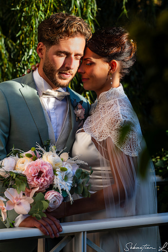 Mariés les yeux dans les yeux